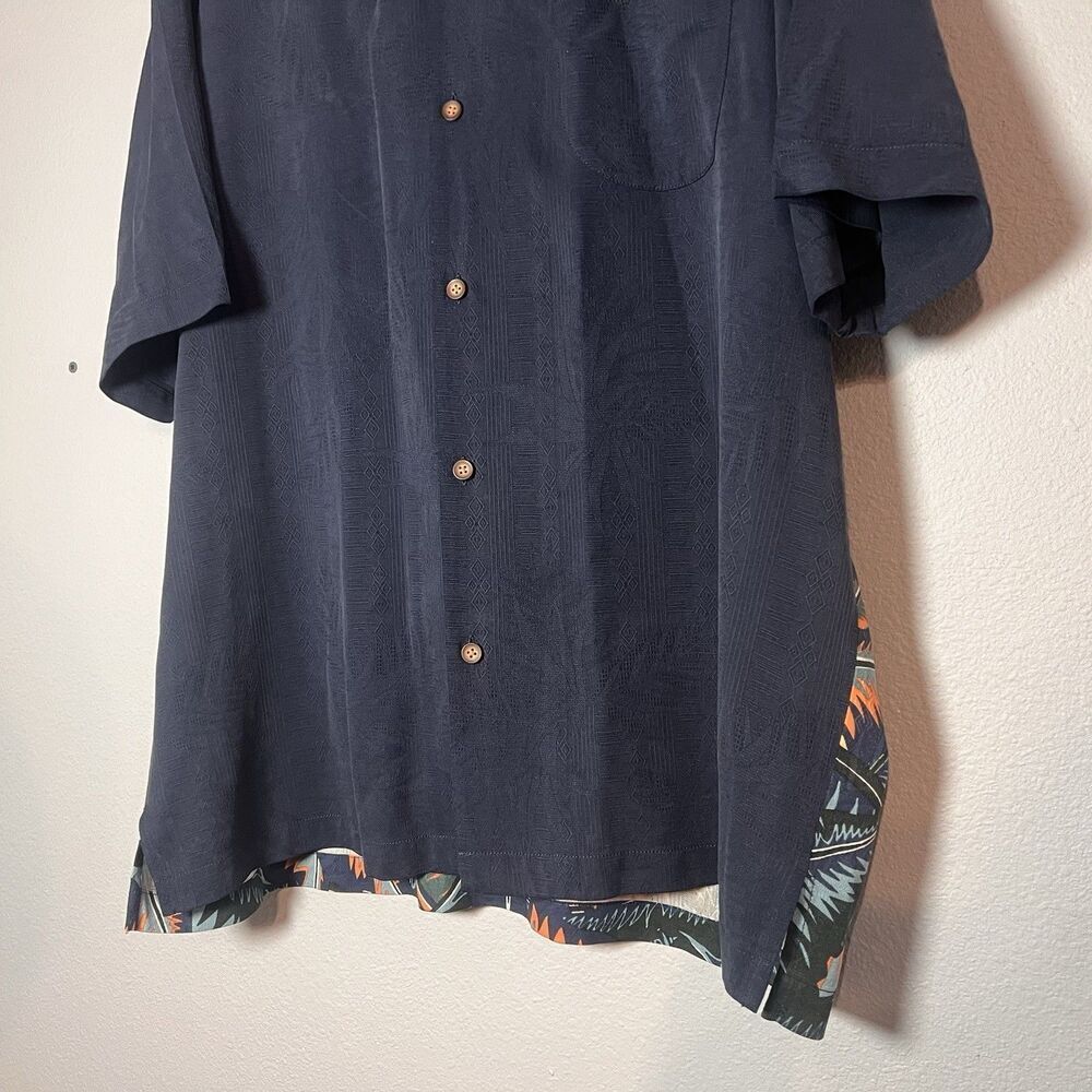 Tommy Bahama Silk Short Sleeve Button Up Shirt Mens XL Beach Scene Navy Tropical - Picture 4 of 11